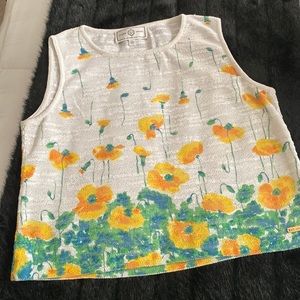 Step up in a beautiful sunny ST John knit two pieces set🌼